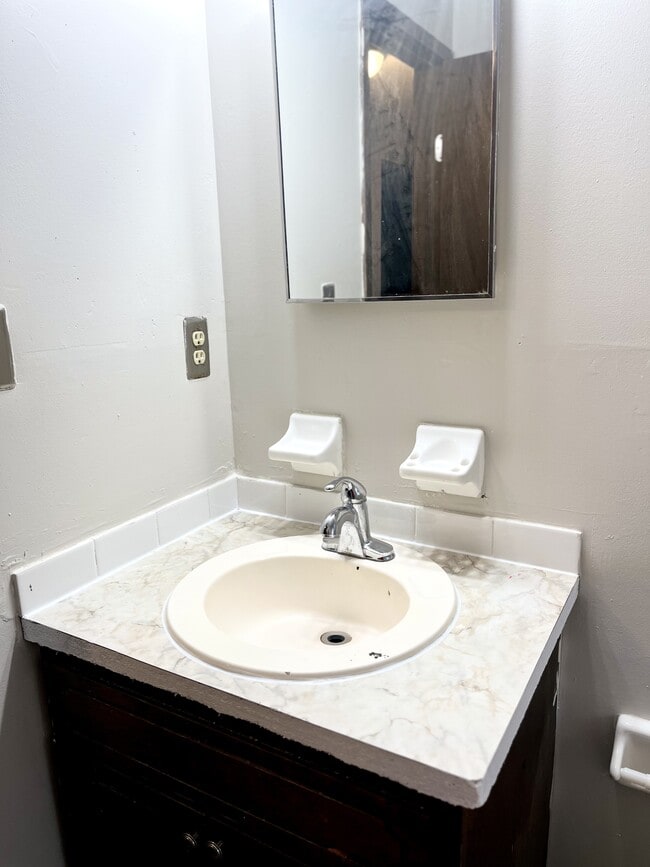 Building Photo - 6390 Firethorn Ave