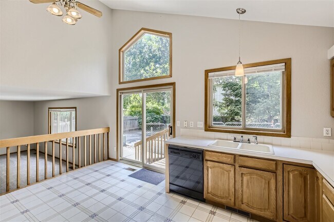 Building Photo - Spacious NW Longmont Home