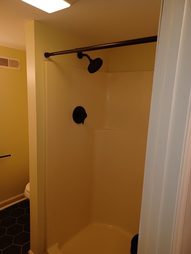 Building Photo - 611 Poplar St