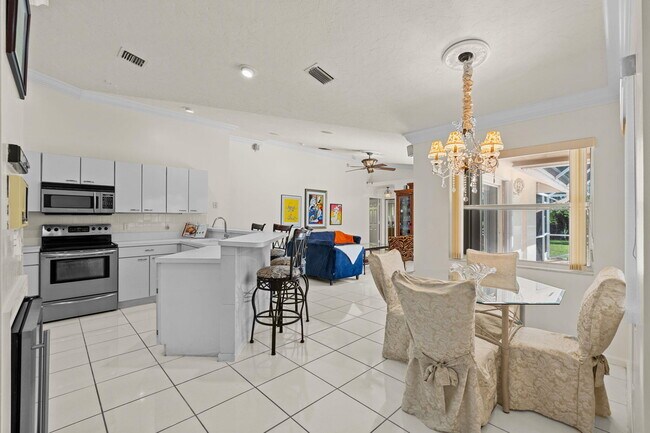 Building Photo - 15495 Rolling Meadows Cir