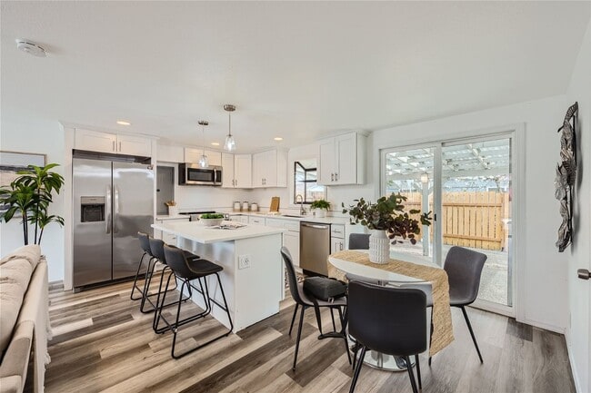 Building Photo - Just renovated - 4 bedroom Home