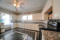 Building Photo - 2424 Southmore Blvd