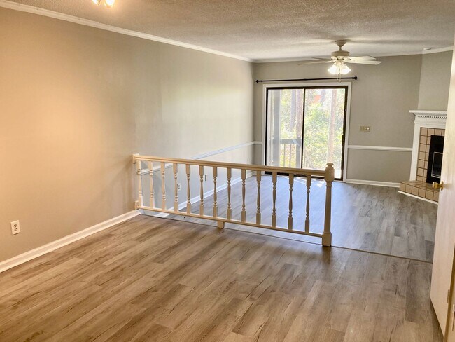 Building Photo - Columbia County Townhome