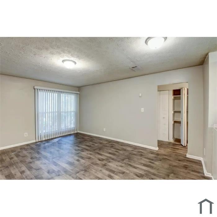 Building Photo - Room in Apartment on Stanton Rd SW