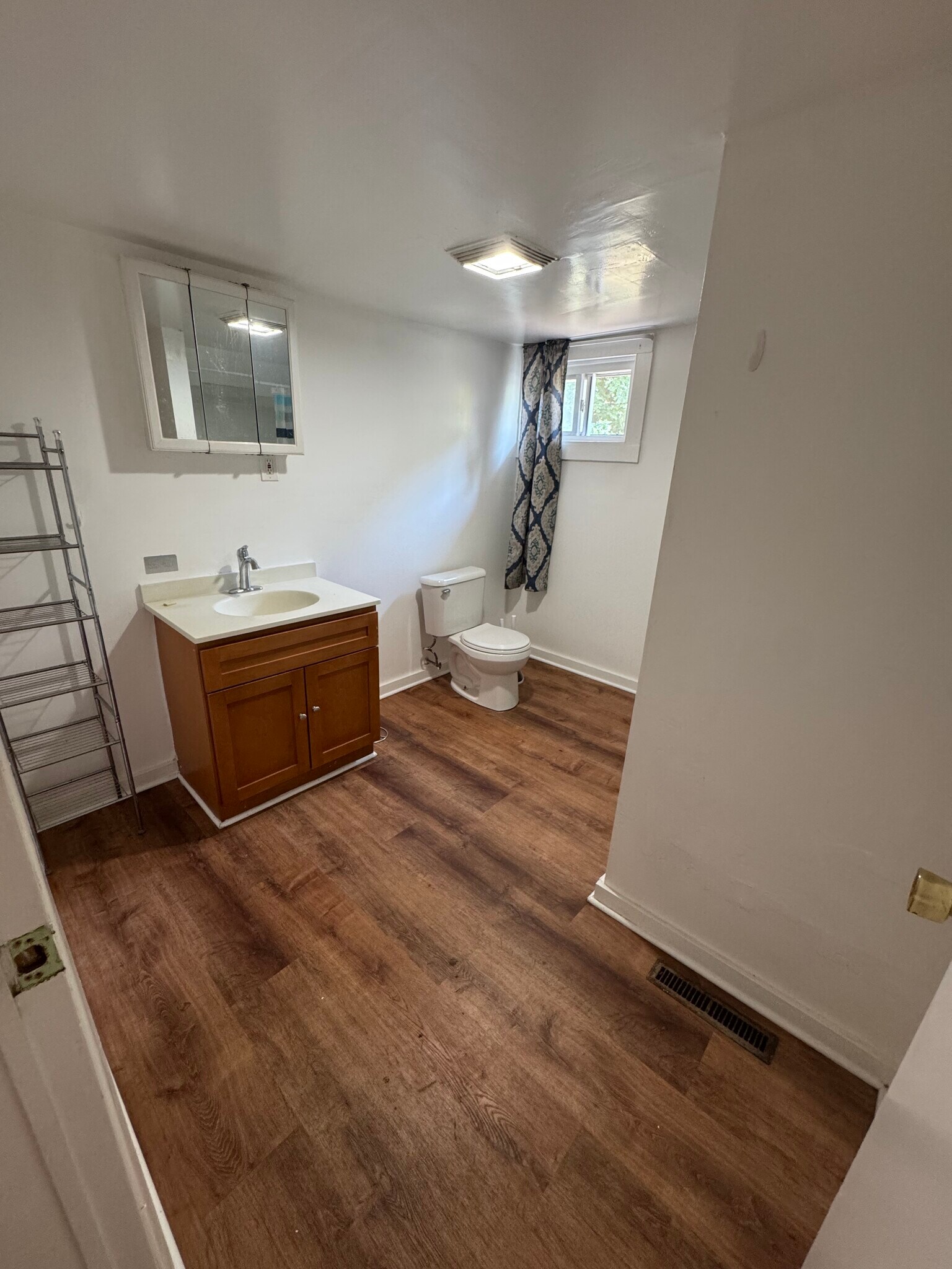 Building Photo - 28 Compton St