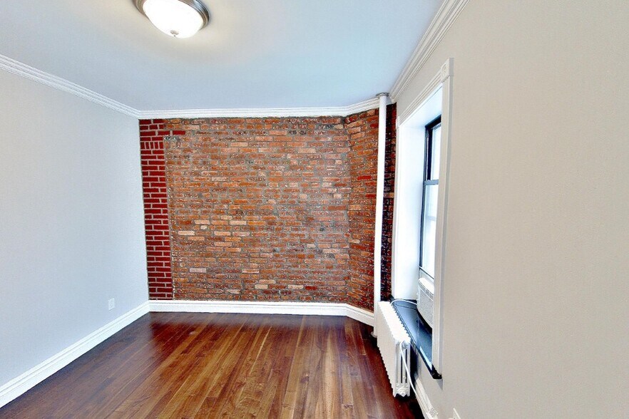 Building Photo - 340 E 18th St