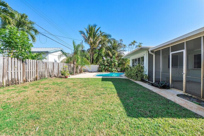 Building Photo - 1353 SE 7th Ct