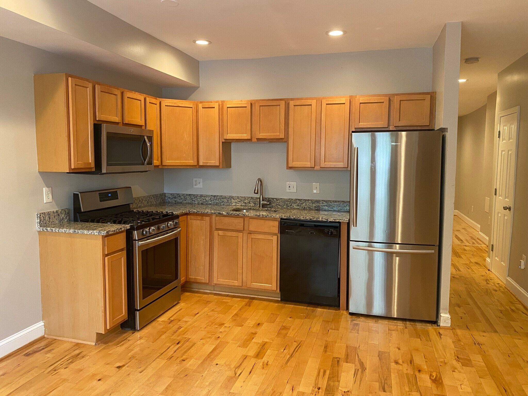 Building Photo - 1618 Isherwood St NE