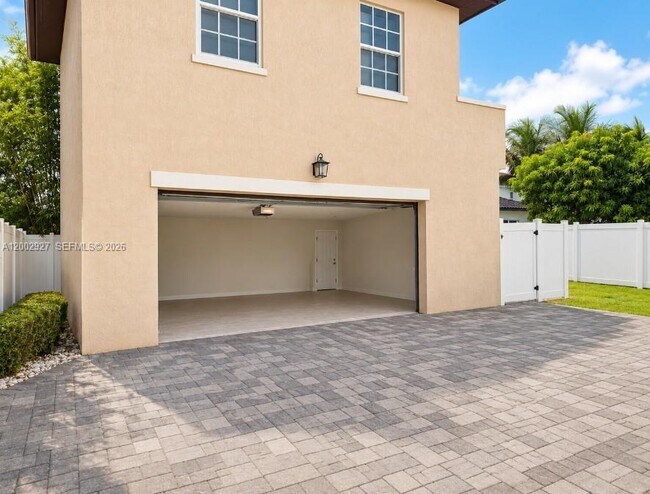 Building Photo - 9160 SW 171st Ct