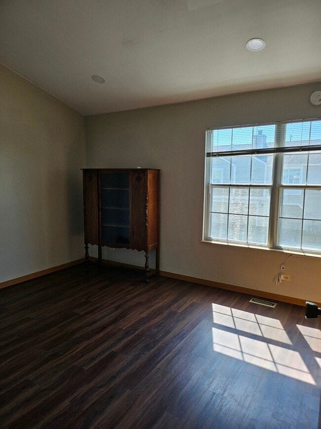 Building Photo - 640 Le Parc Cir