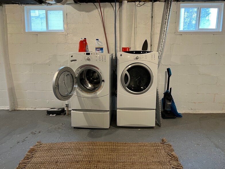 Building Photo - 1136 Peach St