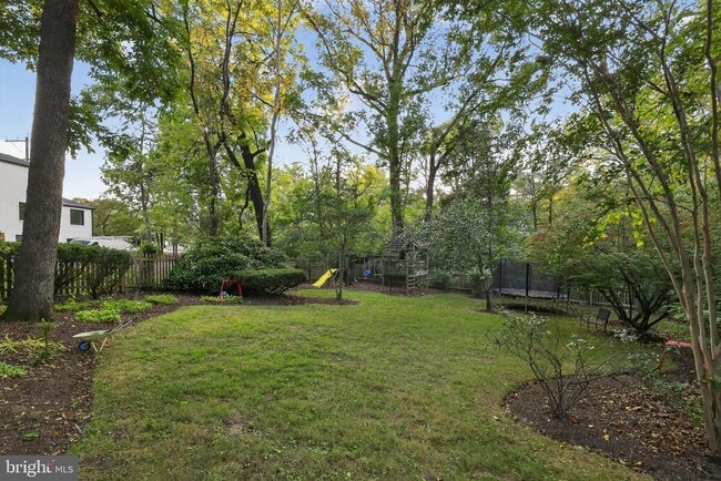 Building Photo - 9302 W Parkhill Dr