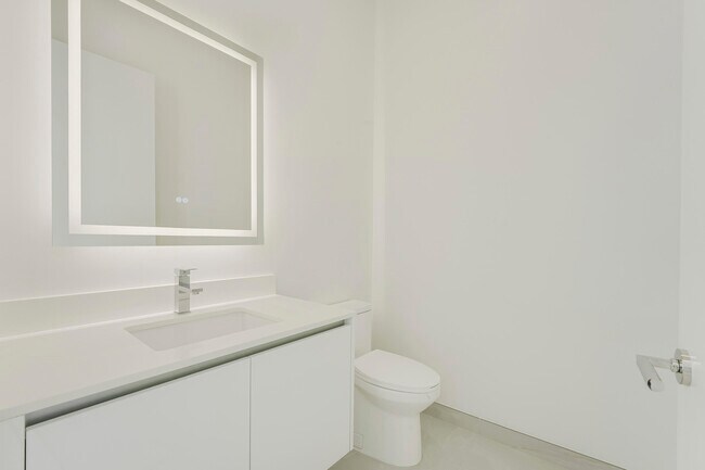 Building Photo - 220 Lake Shore Dr