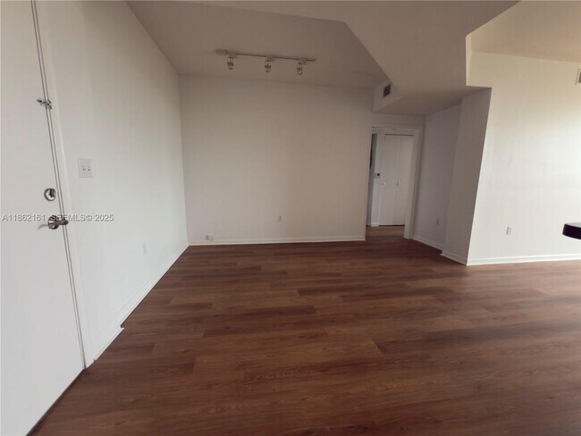 Building Photo - 2775 NE 187th St