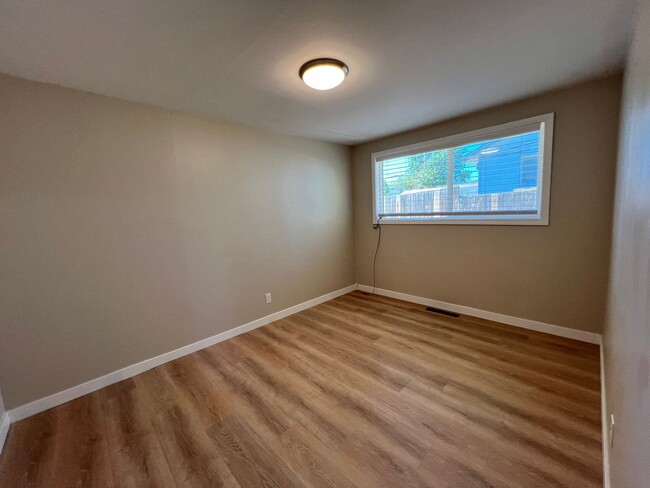 Building Photo - Freshly Remodeled Single-Family Home with ...