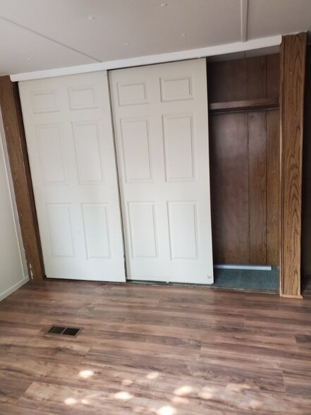 Building Photo - 10 9th Ave