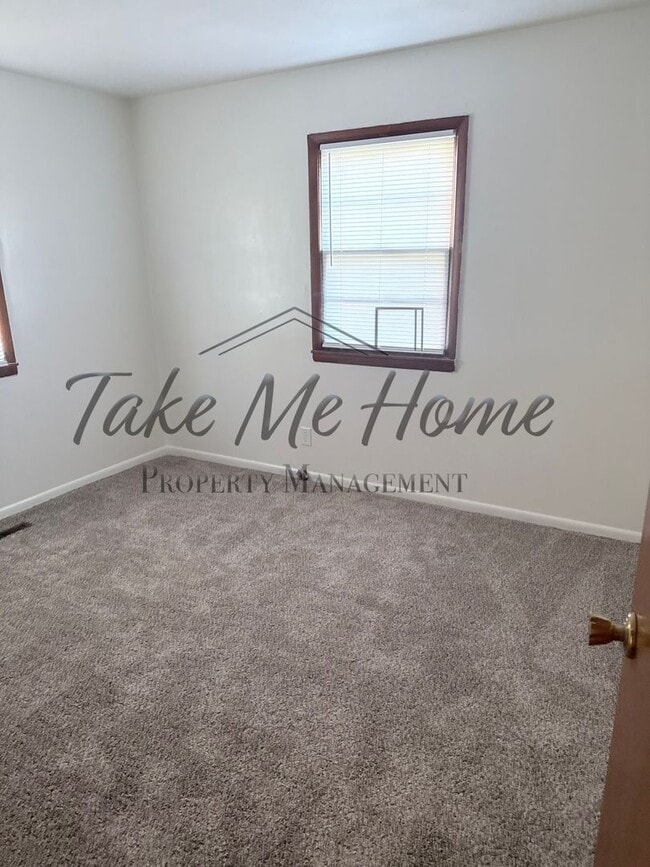 Building Photo - Charming 2-Bed, 1-Bath Home for Rent in All-Brick Fourplex