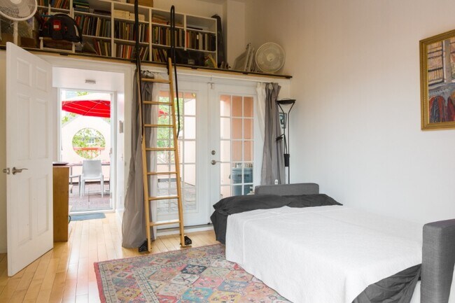 Building Photo - 396 Dean St