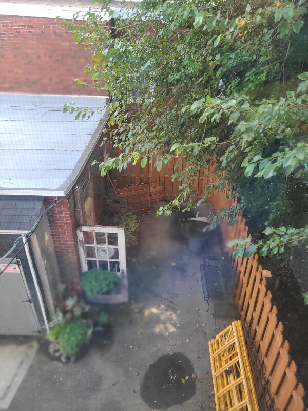 Building Photo - 550 E Washington Ln