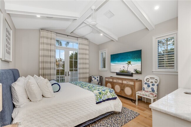 Building Photo - 154 4th Ave N