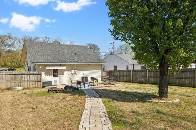 Building Photo - Charming Home For Rent - Less than $2000 p...