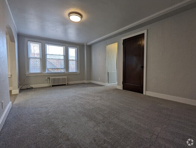 Building Photo - Hyde Park Apartments