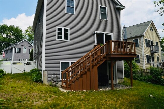 Building Photo - 142 Grove Ave