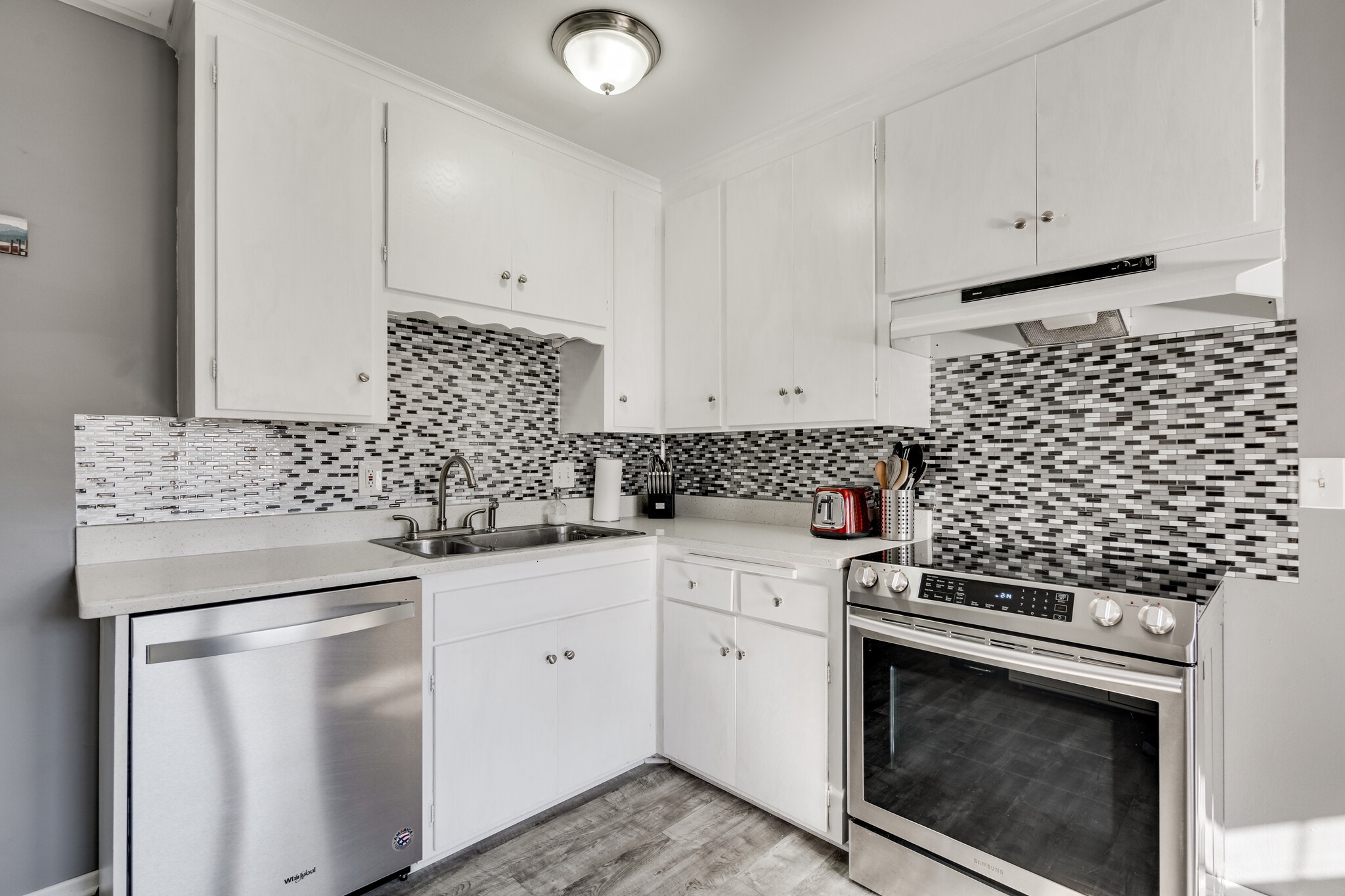 Kitchen - 5314 Hiawatha Ln