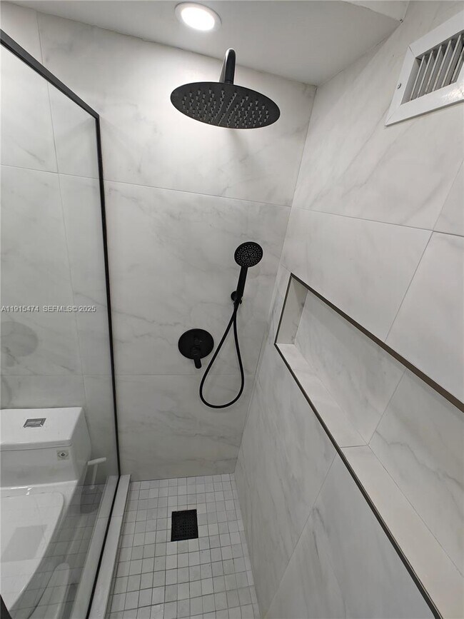 Building Photo - 825 Brickell Bay Dr