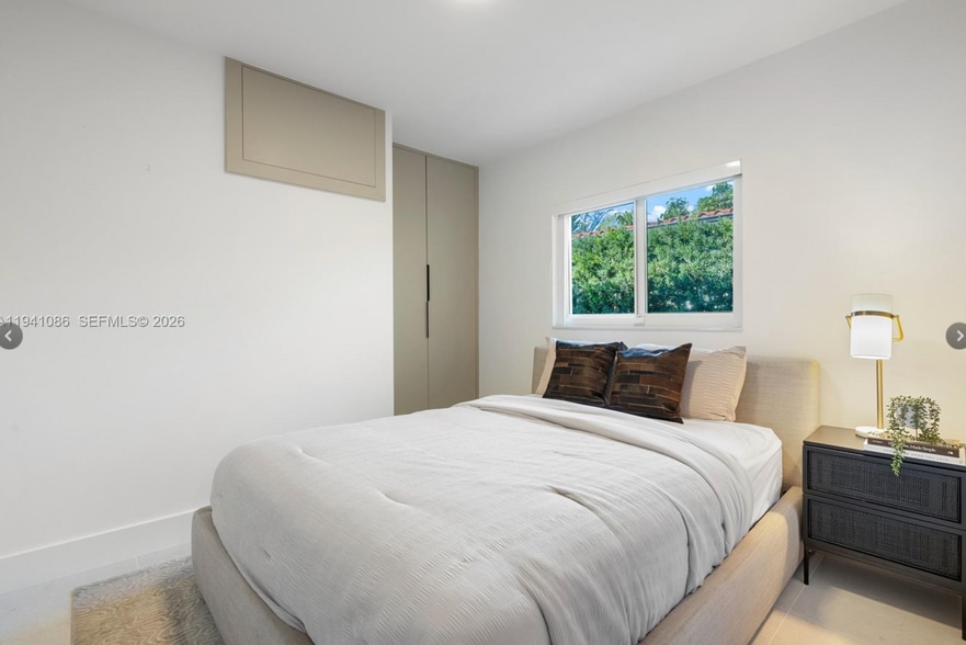 Building Photo - 7810 Hawthorne Ave