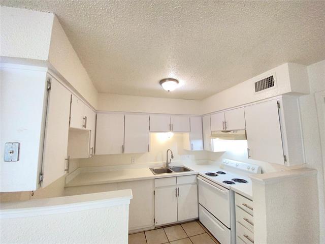 Building Photo - 6808 Trail Lake Dr