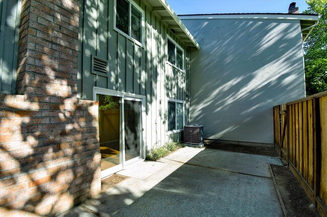 Building Photo - Remodeled townhouse with AC, Top Cupertino...