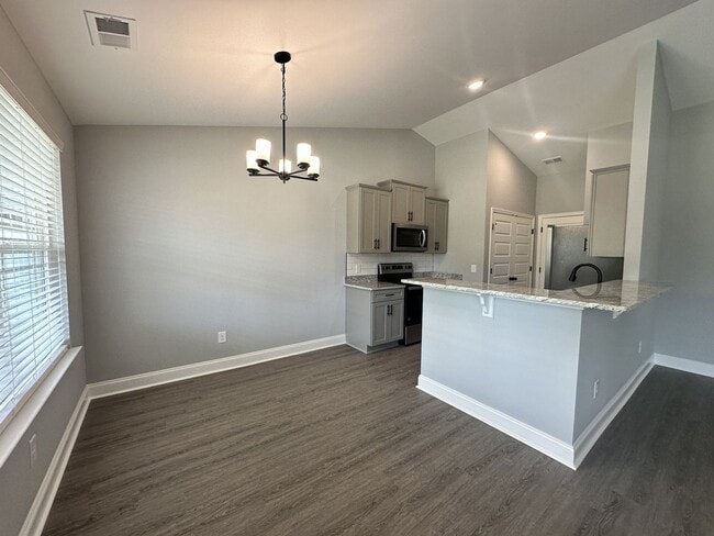 Building Photo - 1020 Addler Dr