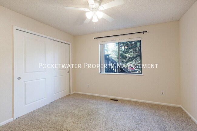 Building Photo - 6225 Willow Ln