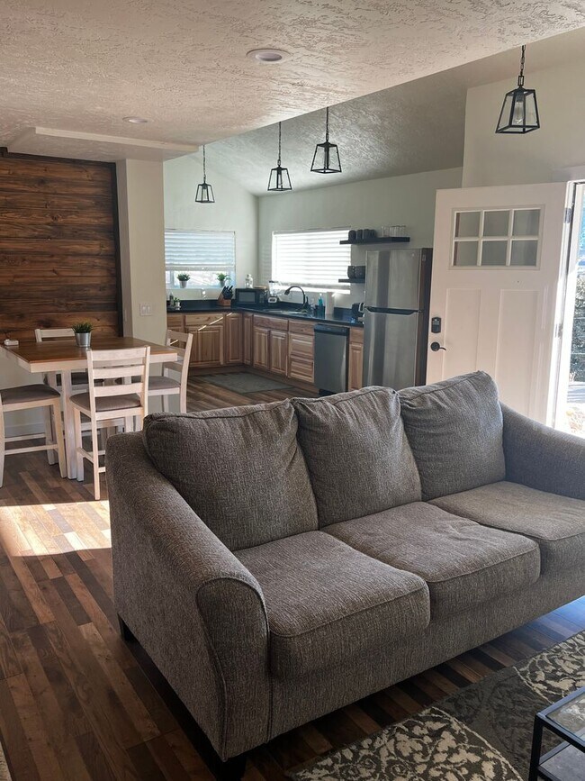 Building Photo - SAM 1718