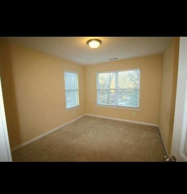 Building Photo - Charming 3BR Townhome in Norcross