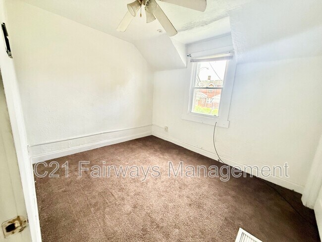 Building Photo - 877 Vankirk St