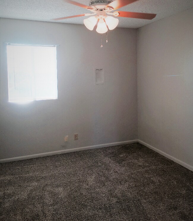 Building Photo - 124 W Main St