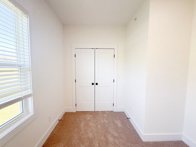 Building Photo - Tristan Style 3-Bedroom w/ Flex Room + Summer Special