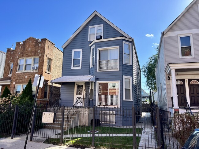 Primary Photo - 2915 N Lawndale Ave