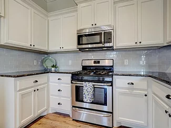 Building Photo - Magnificent 3BD/2BTH home in Council Ridge