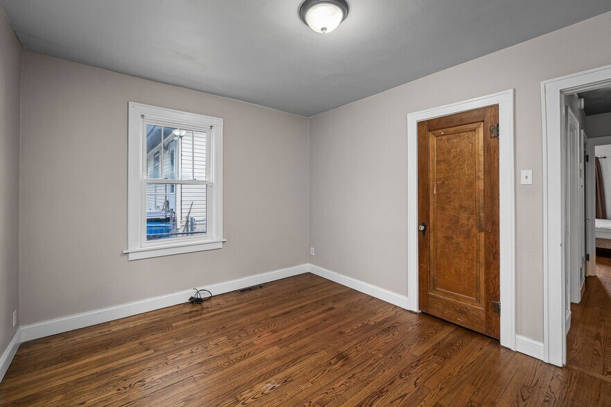 Building Photo - 324 Emmett Ave