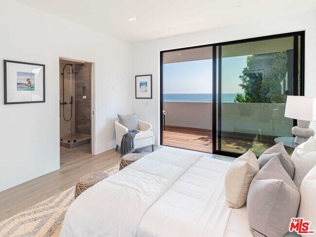 Building Photo - 25225 Malibu Rd