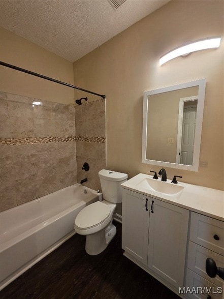 Building Photo - 2230 Kingsbury Dr