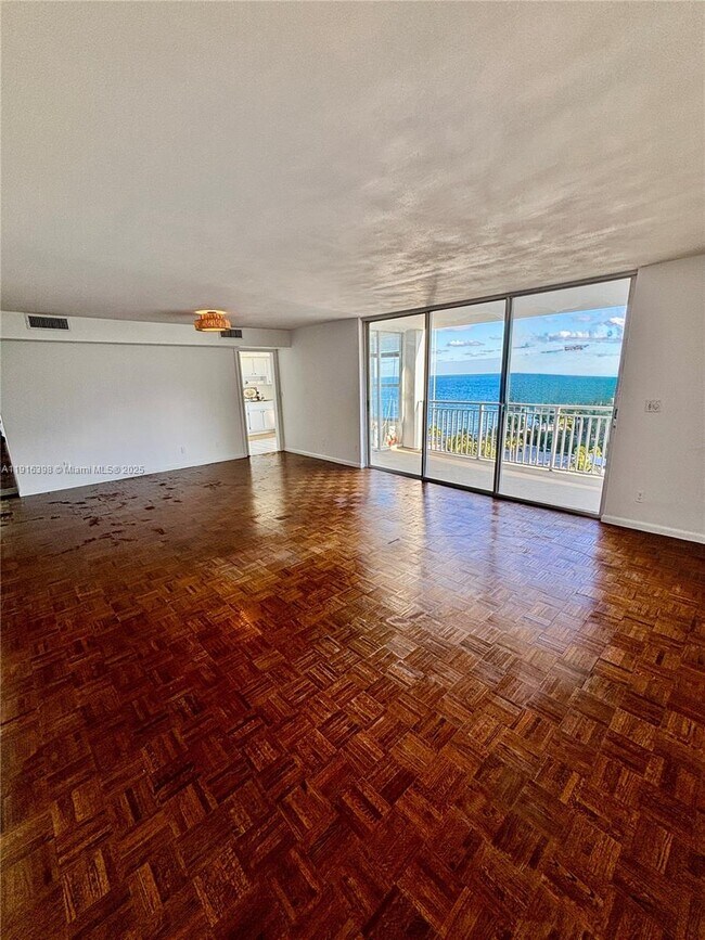 Building Photo - 609 Ocean Dr