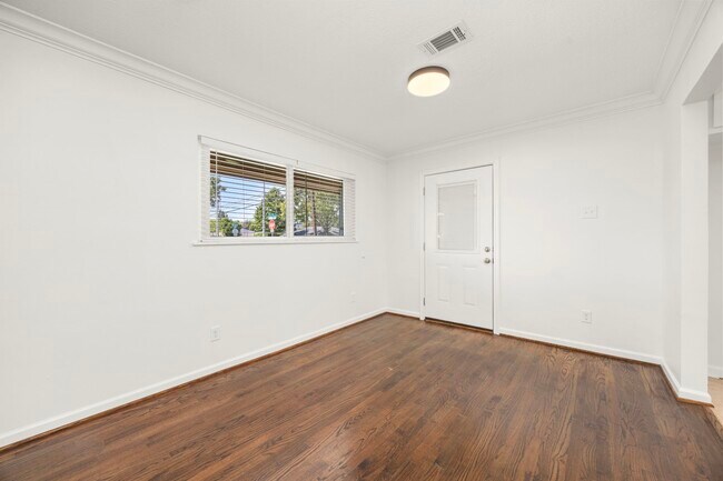 Building Photo - 1726 Wycliffe Dr