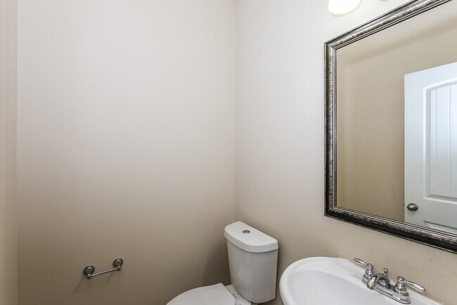 Building Photo - 705 Yukon Way