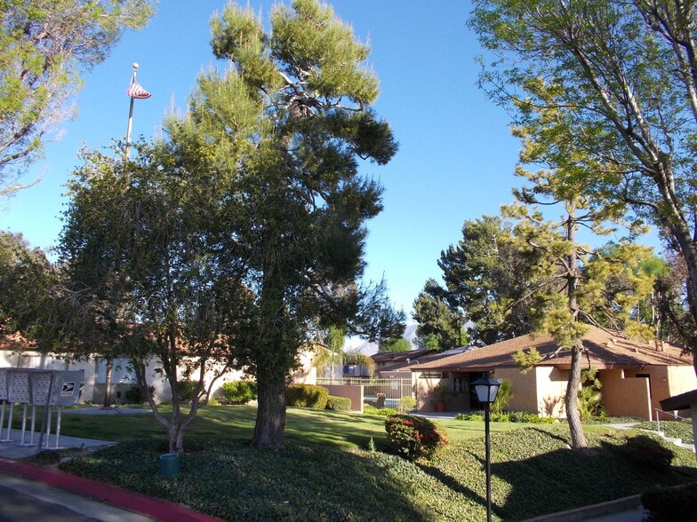 Building Photo - 1329 Vista Serena Ave