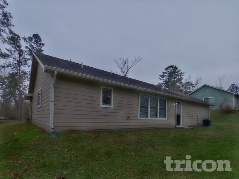 Building Photo - 10951 Royal Forest Dr