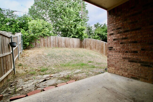 Building Photo - 3116-3118 S Cherry Ln